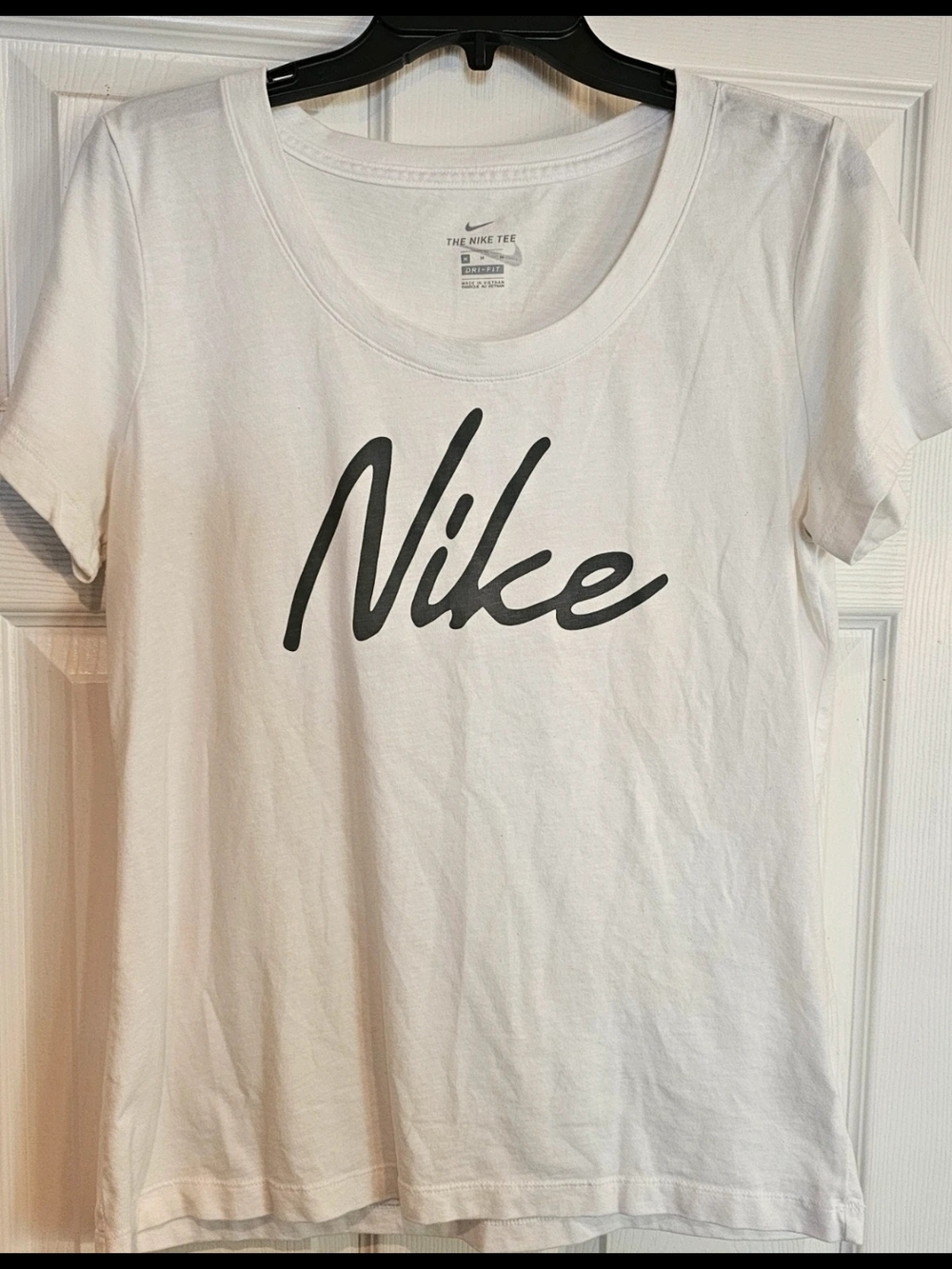 Nike Dri Fit Women’s White Logo Tee. Medium.